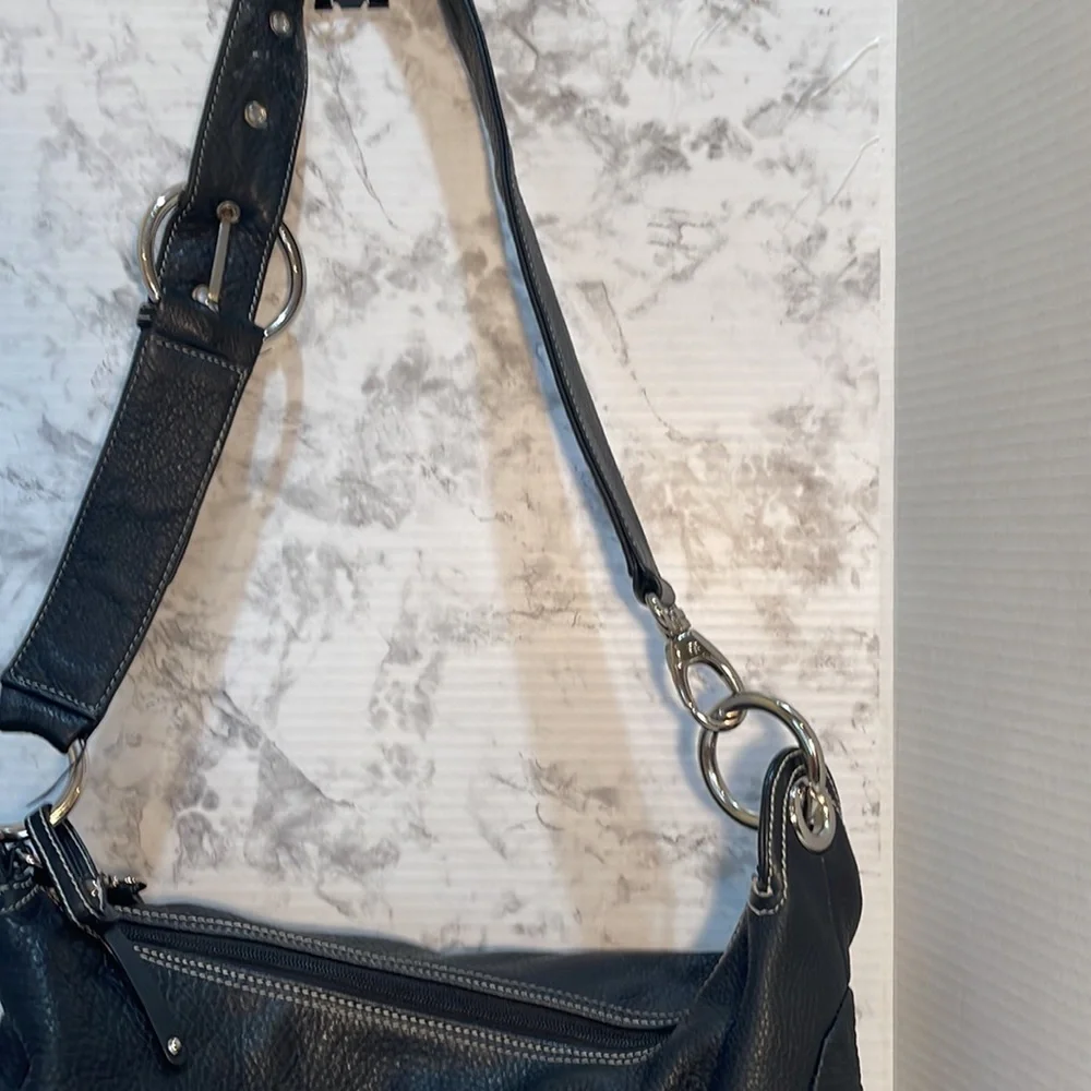 OiOI Australia Pompeian Leather Diaper Bag black with stroller straps